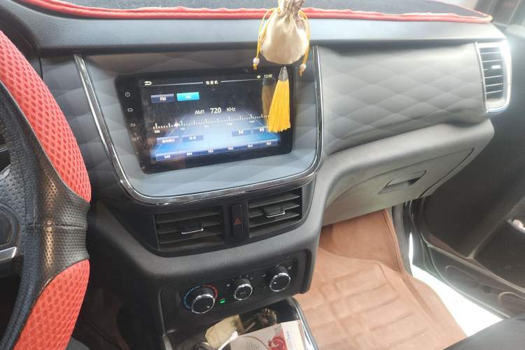 Used Jinbei Gold Hiace 2021 2.0L Passenger Van Engineering Lion Central Air Conditioning Version 9 Seats
