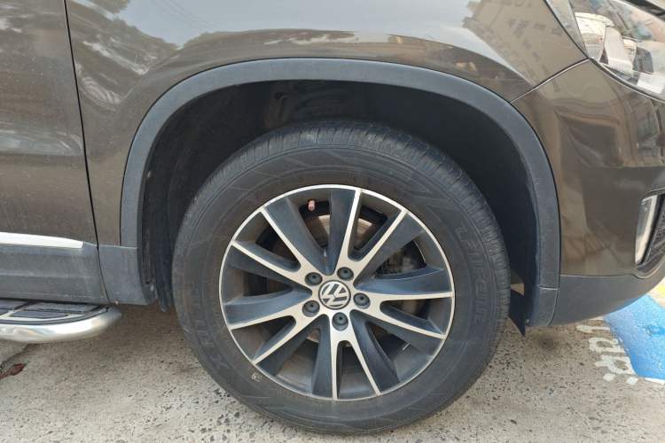 Used Volkswagen Tiguan 2015 2.0 TSI Automatic All-Wheel Drive Luxury Edition Right Front Wheel Hub