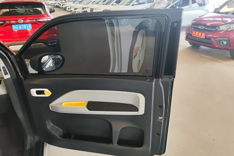 Used Chery New Energy QQ Ice Cream 2022 170km Sundae Phosphate Lithium-Ion Interior 6