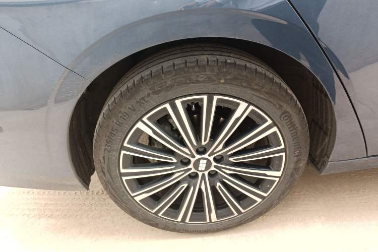 Used Geely Galaxy A7 2025 Model EM-i 150km Starship Edition Right Rear Wheel Hub