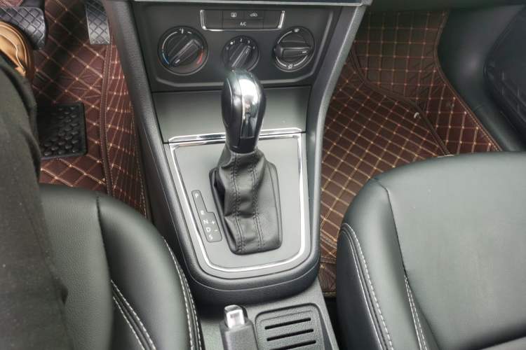 Used Volkswagen Bora 2017 1.6L Automatic Fashion Model Gear Lever