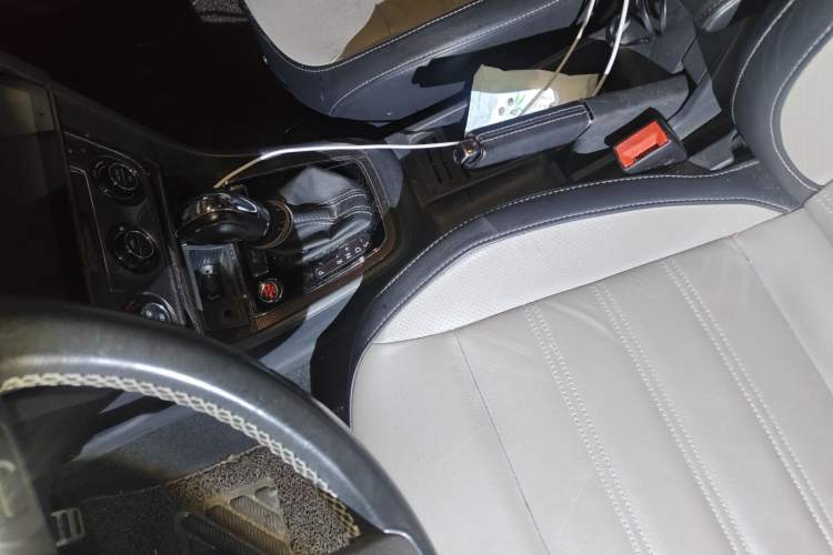 Used Volkswagen Cross Lavida 2014 1.6L Automatic Gear Lever