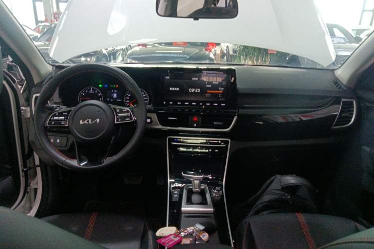 Used Kia KX3 2021 1.5L CVT Trend Edition Center Console