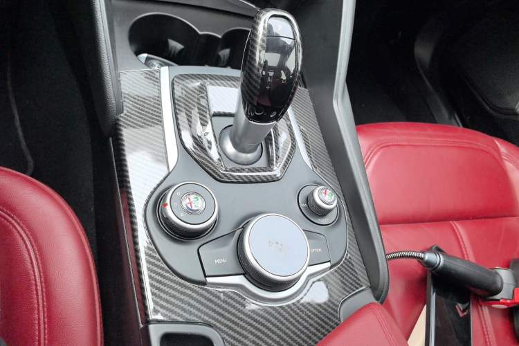 Used Alfa Romeo Giulia 2017 2.0T 200HP Luxury Edition
