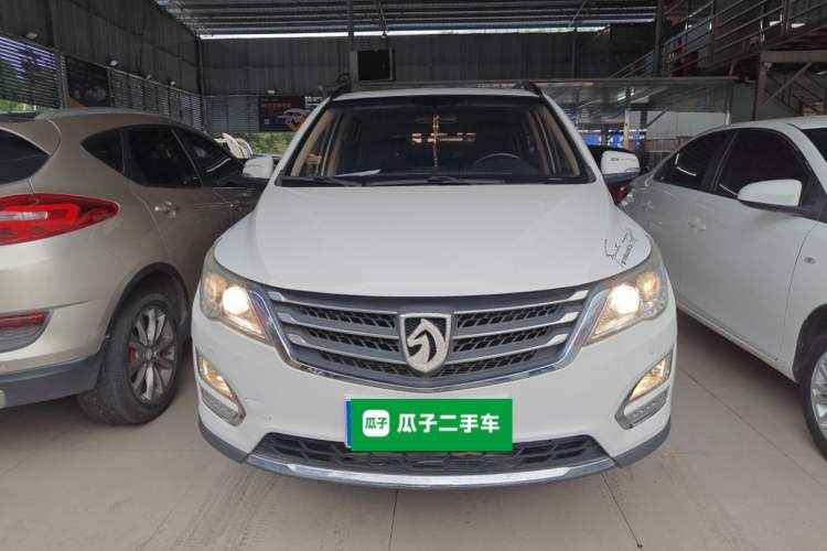 Used Baojun 560 2015 1.8L manual luxury version Front