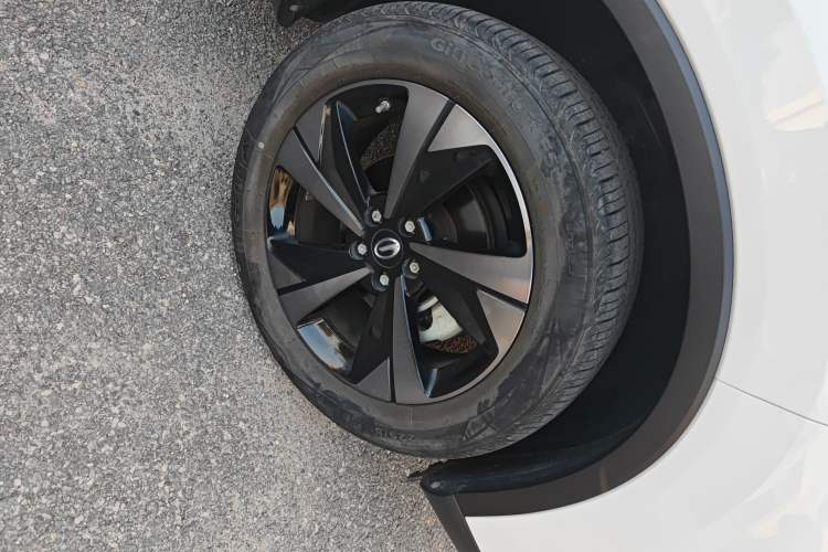 Used GAC Trumpchi GS4 2022 270T Automatic Smart Drive Technology Edition (Upgraded Version) Right Front Wheel Hub