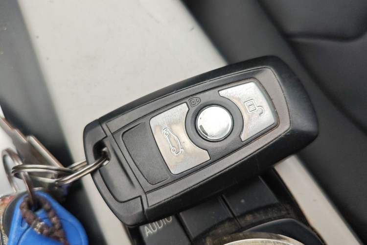 Used BMW 3 Series 2015 316Li Fashion Model
