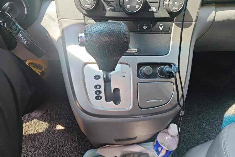 Used Kia VQ 2011 2.7 Comfort Edition Gear Lever