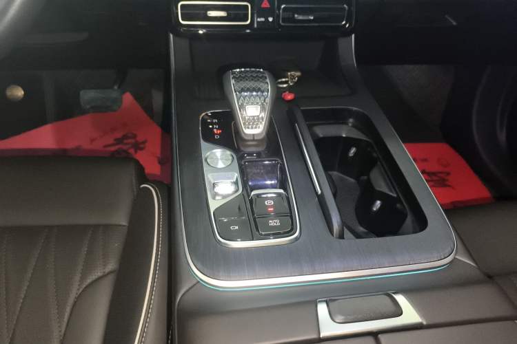 Used GAC Trumpchi GS8 2024 Linghang Series 2.0 TGDI Two-Wheel Drive Luxury Smart Connectivity Version Gear Lever