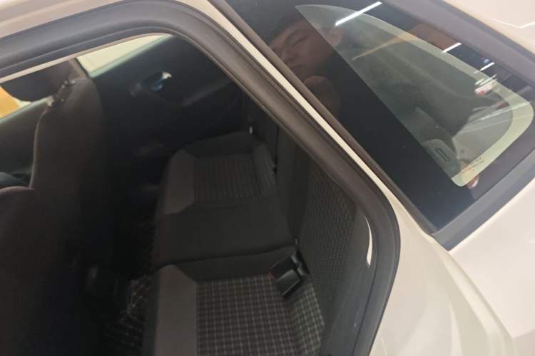 Used Volkswagen Polo 2014 1.6L Automatic Comfort Edition
