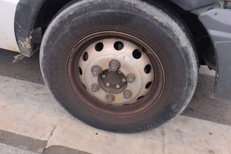 Used Iveco Daily 2017 2.5T A35 Passenger Van 5-7 Seats Model 47Z5
