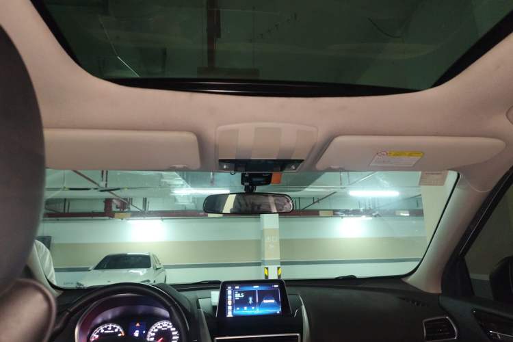 Used Mitsubishi Eclipse Cross 2019 1.5T CVT Two-Wheel Drive Dream Edition China VI Standard Headliner