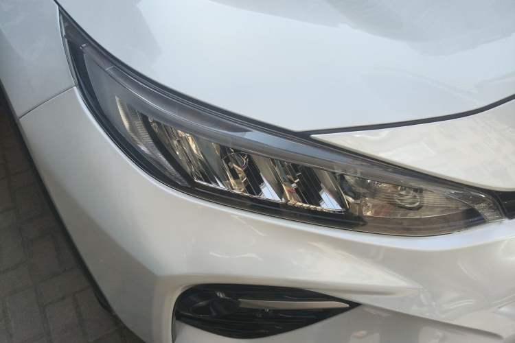 Used Toyota Wildlander 2022 2.0L CVT 4x4 Luxury PLUS Edition Right Front Headlight