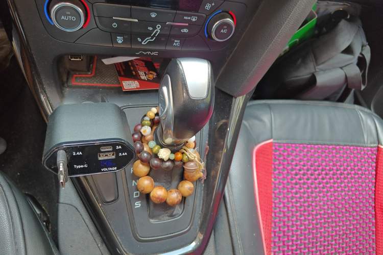 Used Ford Focus 2017 Hatchback EcoBoost 180 Automatic Elite Model Gear Lever