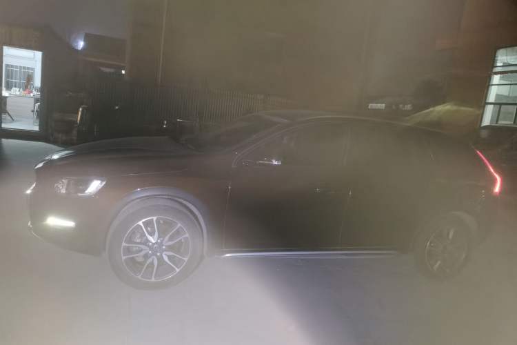 Used Volvo V60 2016 Cross Country T6 AWD
