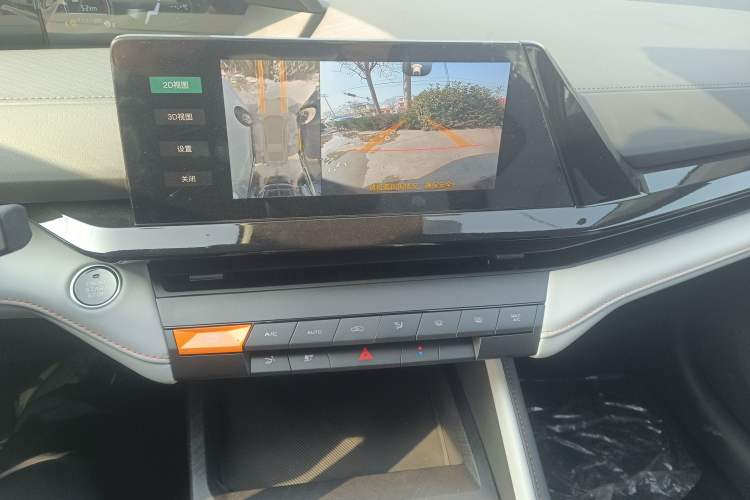 Used CHANGAN UNI-V iDD 2024 Blue Whale Smart Electric iDD 136km ZhiKu Model Audio And AC Panel