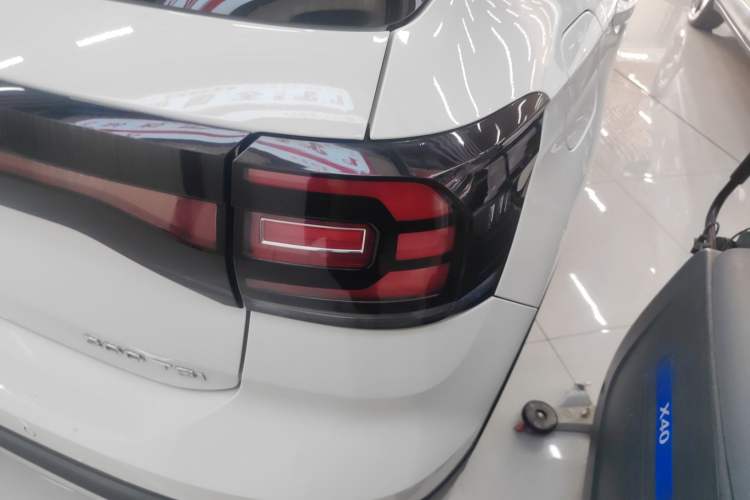 Used Volkswagen Tacqua 2023 200TSI DSG Joy-Connect Edition Right Rear Taillight