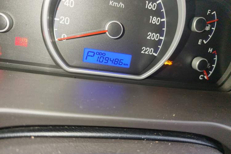 Used Hyundai Celesta 2011 1.6L Automatic Comfort Edition Odometer Close Up