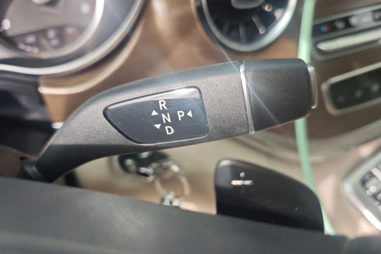 Used Mercedes-Benz V-Class 2022 V 260 L Long-wheelbase Luxury Edition Gear Lever