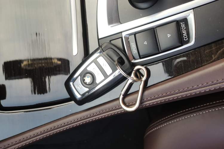 Used BMW 5 Series 2014 525Li Luxury Design Package
