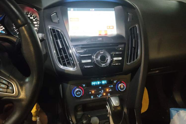 Used Ford Focus 2017 Hatchback 1.6L Automatic Fashion Edition Smart Drive Version
