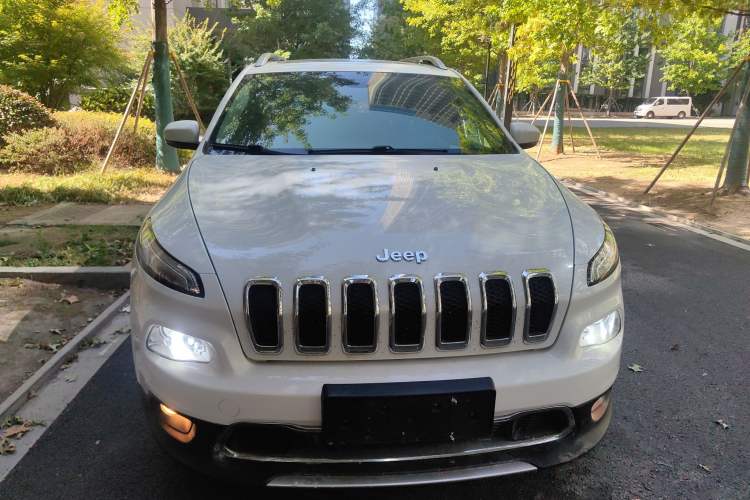 Used Jeep Cherokee 2017 2.0L Superior Edition