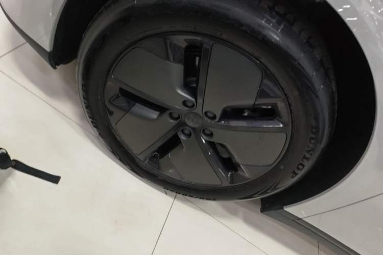 Used Li Auto i6 2025 Model Two-Wheel-Drive Standard Type Exterior 4