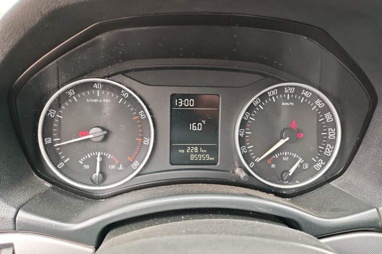 Used Skoda Octavia 2015 Classic Model 1.6L Manual Eado Version
