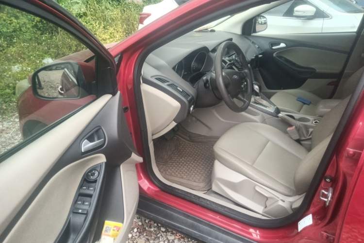 Used Ford Focus 2012 Sedan 1.6L Automatic Comfort Model
