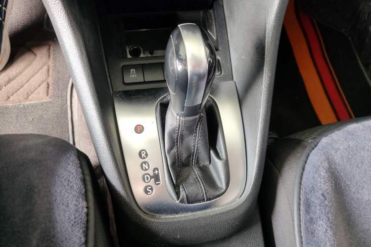 Used Volkswagen Golf 2012 1.6L Automatic Fashion Model