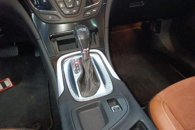 Used Buick Regal 2015 1.6T Elite Tech Model Gear Lever
