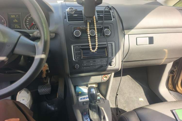 Used Volkswagen Touran 2015 1.4T DSG Comfort Edition 5 Seats Audio And AC Panel