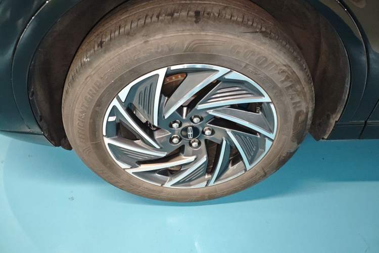 Used Lincoln Corsair 2024 1.5T Two-Wheel Drive Deluxe Hybrid Version Left Front Wheel Hub