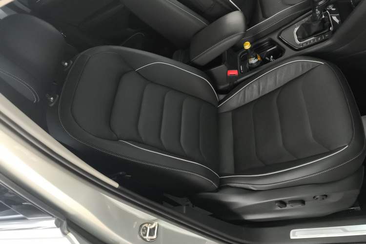 Used Volkswagen Tiguan L 2019 330TSI Automatic Two-Wheel Drive R-Line Flagship Model China VI Standard