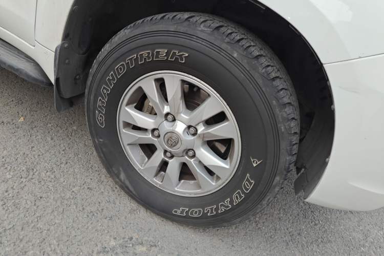 Used Toyota Land Cruiser 2007 4.7L Automatic VX-R Right Front Wheel Hub