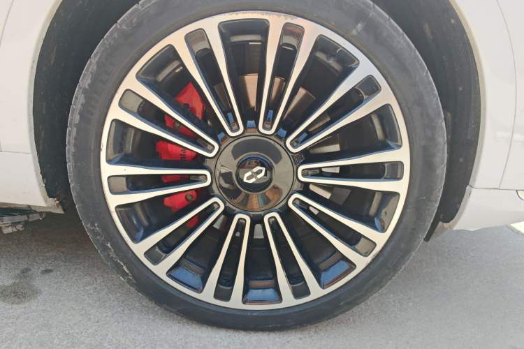 Used Hima AITO M9 2024 Range-Extended Ultra Version 42 kWh 6-Seater Model Right Front Wheel Hub