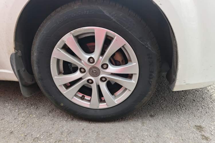 Used Haima Fumei 2013 Sedan 1.6L Manual Elite Edition Right Front Wheel Hub