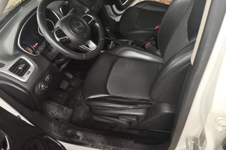 Used Jeep Compass 2017 200T Automatic Enjoyment Version
