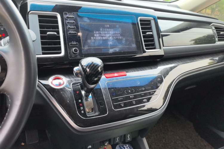 Used Honda Elysion 2019 2.0L Hybrid Luxury Edition Audio And AC Panel