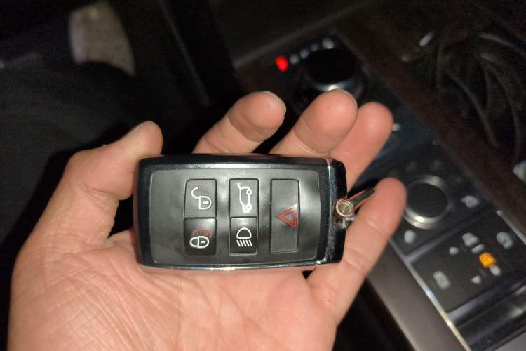 Used Land Rover Discovery 2018 3.0 SC V6 SE Vehicle Key