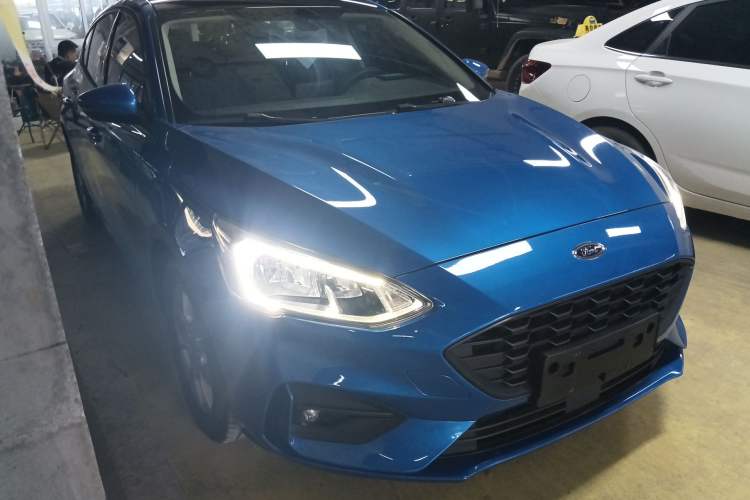 Used Ford Focus 2020 Hatchback EcoBoost 180 Automatic Trend Edition Exterior 1