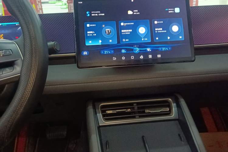 Used BYD Qin L 2024 DM-i 80KM Beyond Model Audio And AC Panel