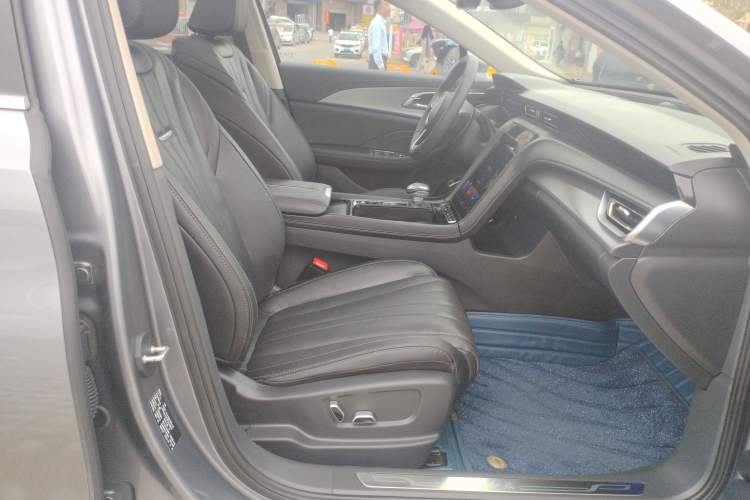 Used Hongqi H5 2023 2.0T Automatic Smart Connect Flagship Edition Right Front Seat