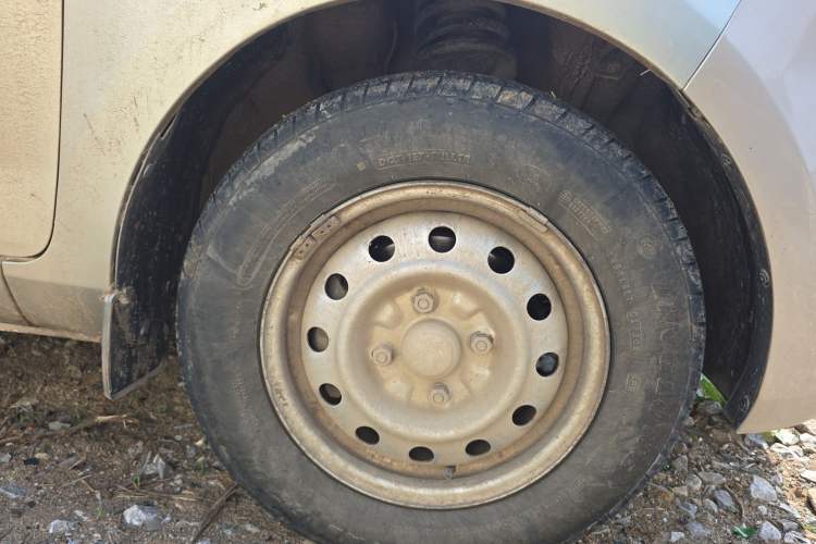 Used Wuling Rongguang V 2015 1.2L Base Version Right Front Wheel Hub