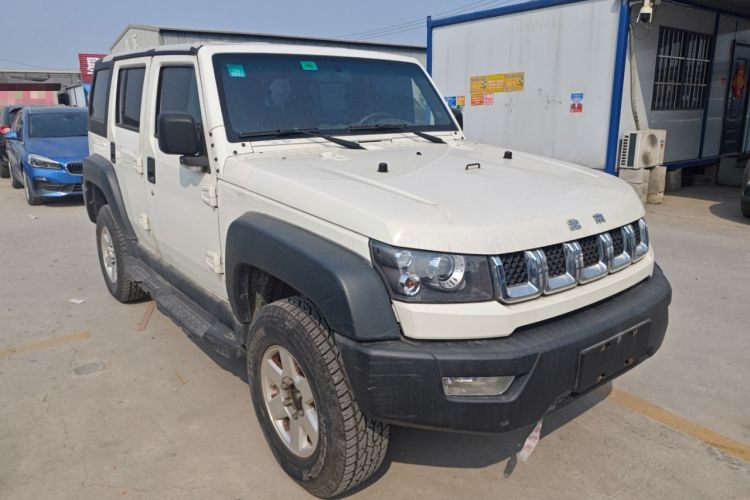 Used BAIC Off-Road BJ40 2016 40L 2.0T Manual Two-Wheel Drive Luxury Edition
