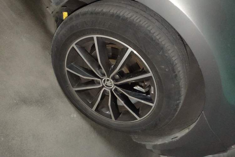 Used Skoda Octavia 2017 TSI280 DSG Smart Drive Edition Right Front Wheel Hub