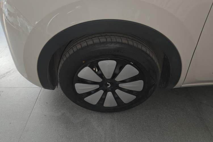 Used Wuling Bingo 2024 333 km Enjoyment Version Left Front Wheel Hub