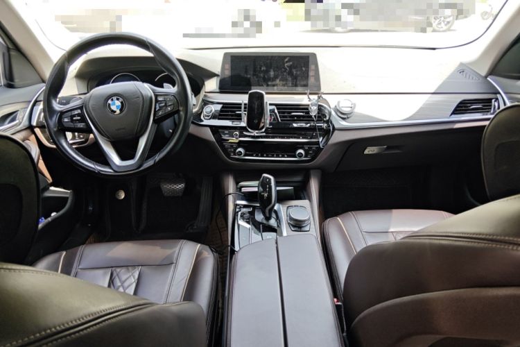 Used BMW 5 Series 2018 530Li xDrive Luxury Package Center Console