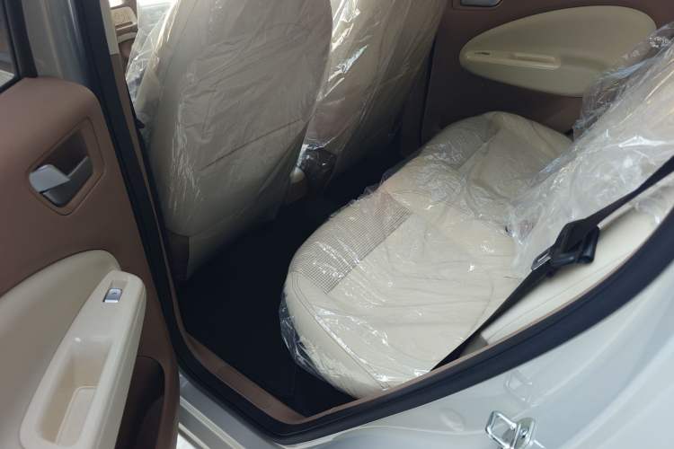 Used Wuling Hongguang MINIEV 2025 Four-Door Version Advanced Edition Left Rear Seat