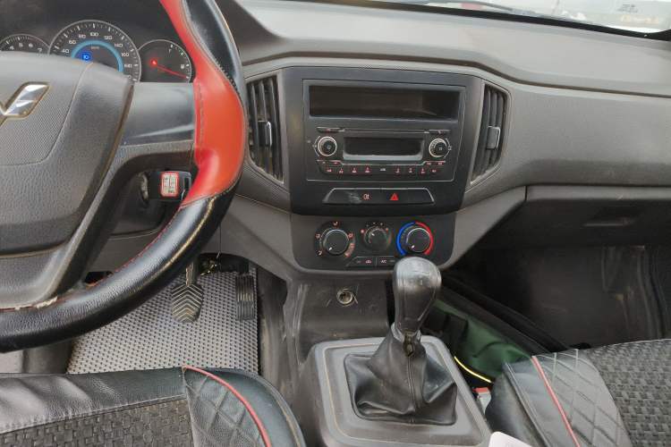 Used Wuling Rongguang New Truck 2019 1.5L Double-Cab China VI L3C
